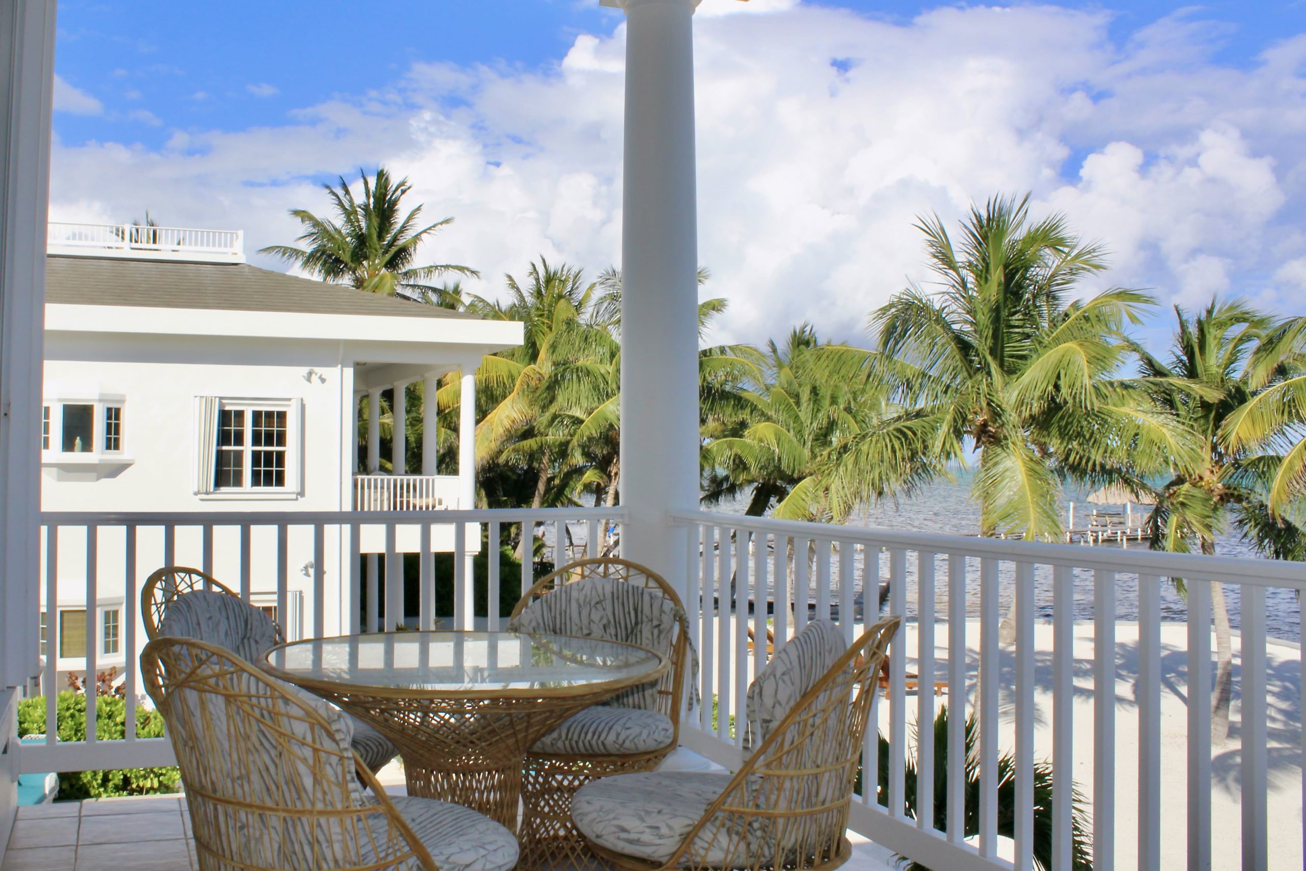 Out door eating area at Tara Del Sol overlooking the Caribbean Sea