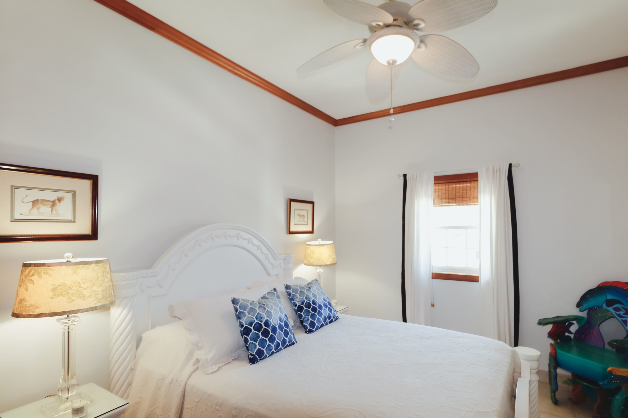 Beautifully decorated bedroom with twin size bed at Tara Del Sol